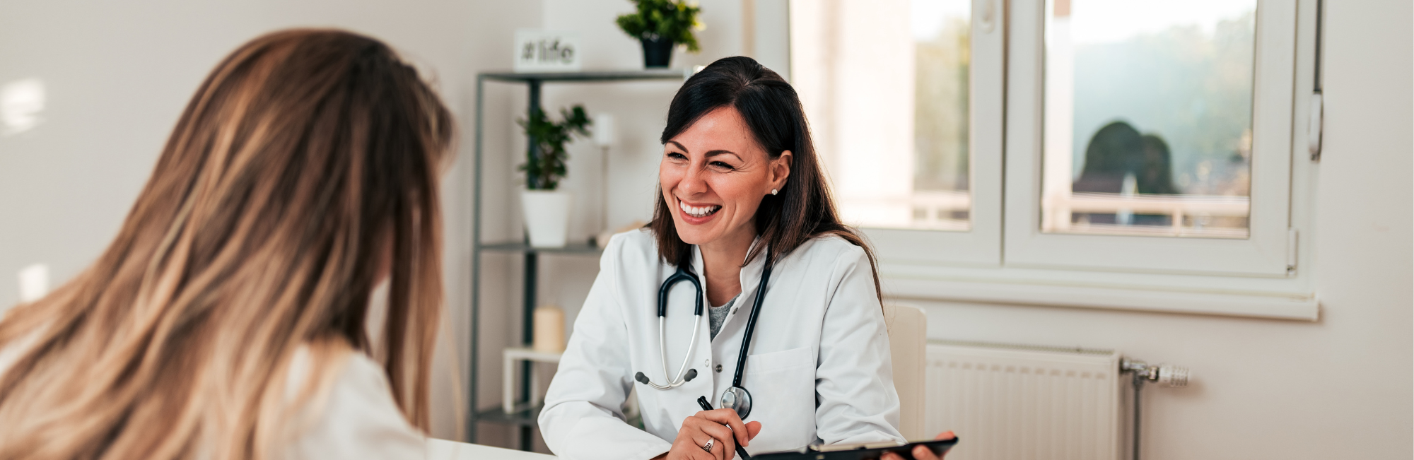 Iniciar un consultorio médico por medio de una visa E-2: Consideraciones esenciales